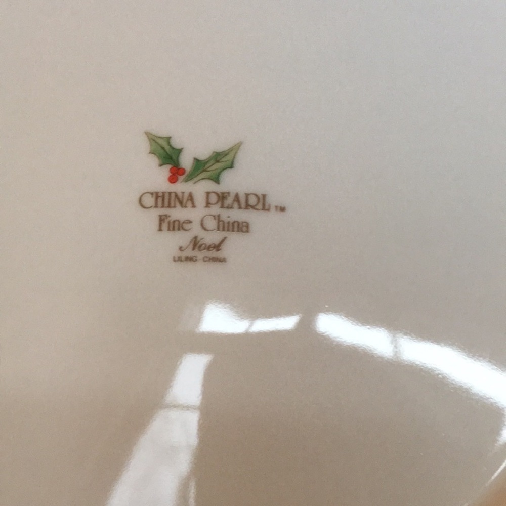 Vintage 1980s China Pearl Fine China, Noel Pattern, Large Serving Bowl - Picture 3 of 4